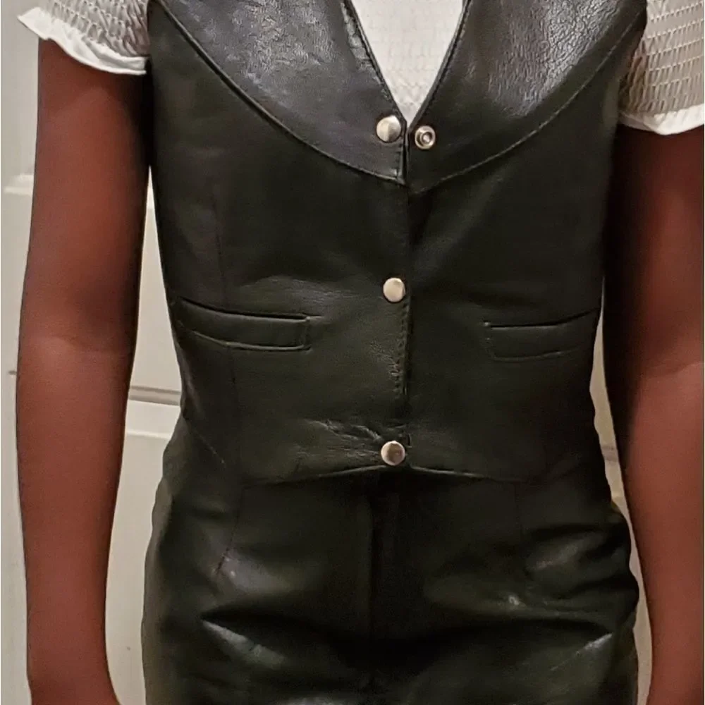 Hot Leathers genuine black leather motocycle vest - Picture 2 of 8